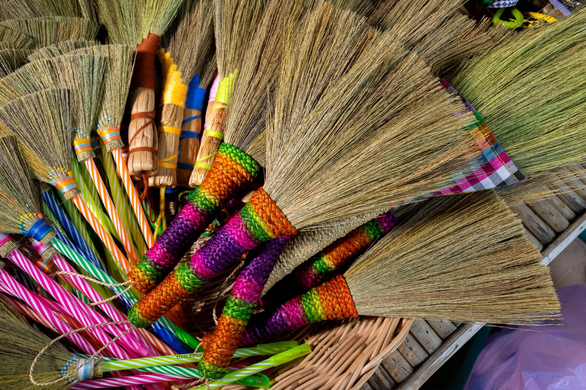  ไม้กวาดบ้านตานาด