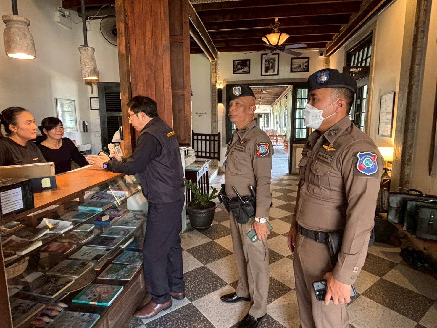 ปลัดกระทรวงการท่องเที่ยวและกีฬา ให้ดูแลและช่วยเหลือนักท่องเที่ยวในพื้นที่ จากกรณีสถานการณ์ตะวันออกกลาง