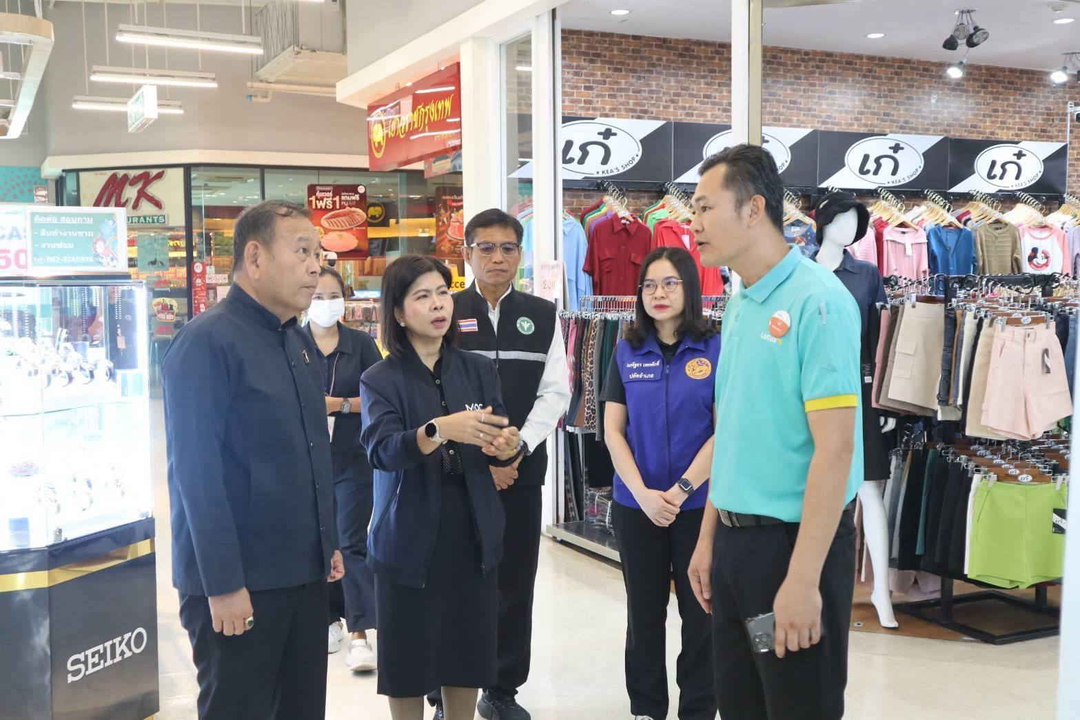 พาณิชย์อุทัยธานีลงพื้นที่หนองฉาง ตรวจสอบข้อเท็จจริงราคาปุ๋ย&ndash;สินค้าอุปโภคบริโภค หลังเป็นประเด็นในสื่อ ยืนยันปริมาณเพียงพอ ราคายังไม่ปรับขึ้น