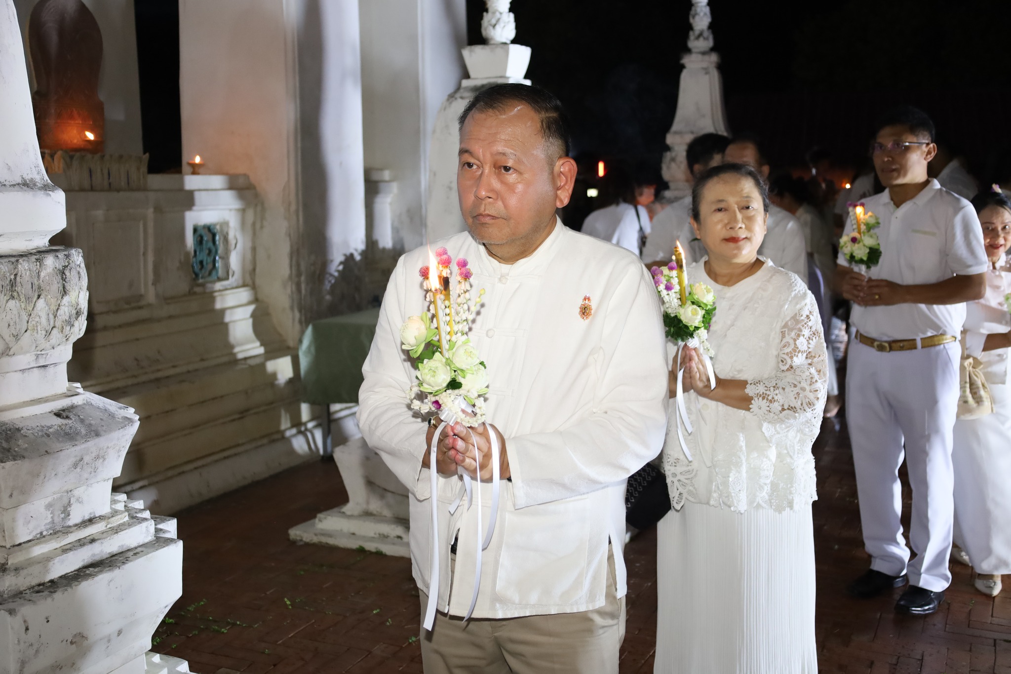 พุทธศาสนิกชนชาวจังหวัดอุทัยธานีจำนวนมาก ร่วมประกอบพิธีเวียนเทียนเนื่องในวันวิสาขบูชา ประจำปี 2569 ภายใต้กิจกรรม &ldquo;1 ล้านดวงประทีปแห่งศรัทธา 1 ล้านความดี สืบสานมหาบารมี วิสาขบูชาโลก&rdquo; เพื่อแสดงพลังแห่งศรัทธาและร่วมสืบสานพระพุทธศาสนาอย่างพร้อมเพรียง