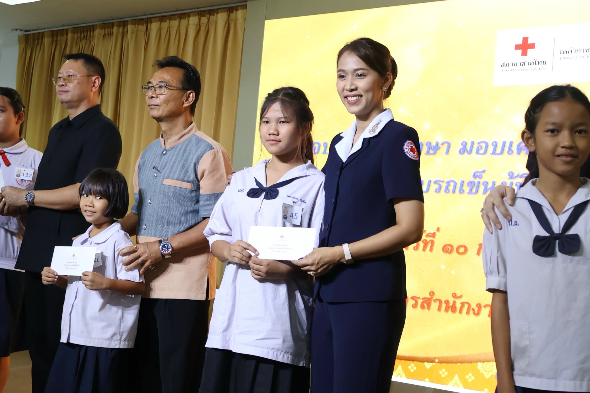 จังหวัดอุทัยธานี โดยสำนักงานเหล่ากาชาดจังหวัดอุทัยธานี จัดพิธีมอบทุนการศึกษา มอบเครื่องอุปโภค - บริโภค เพื่อเด็กยากไร้ และมอบรถเข็นผู้พิการ ประจำปี พ.ศ. 2569