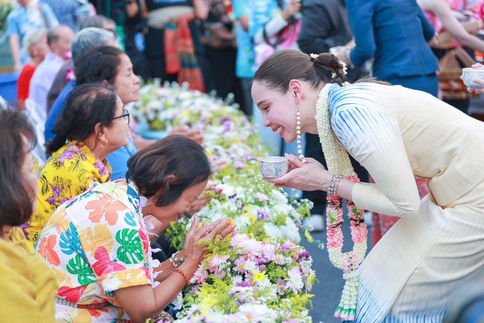 งานบุญเทศกาลสงกรานต์ จังหวัดอุทัยธานี