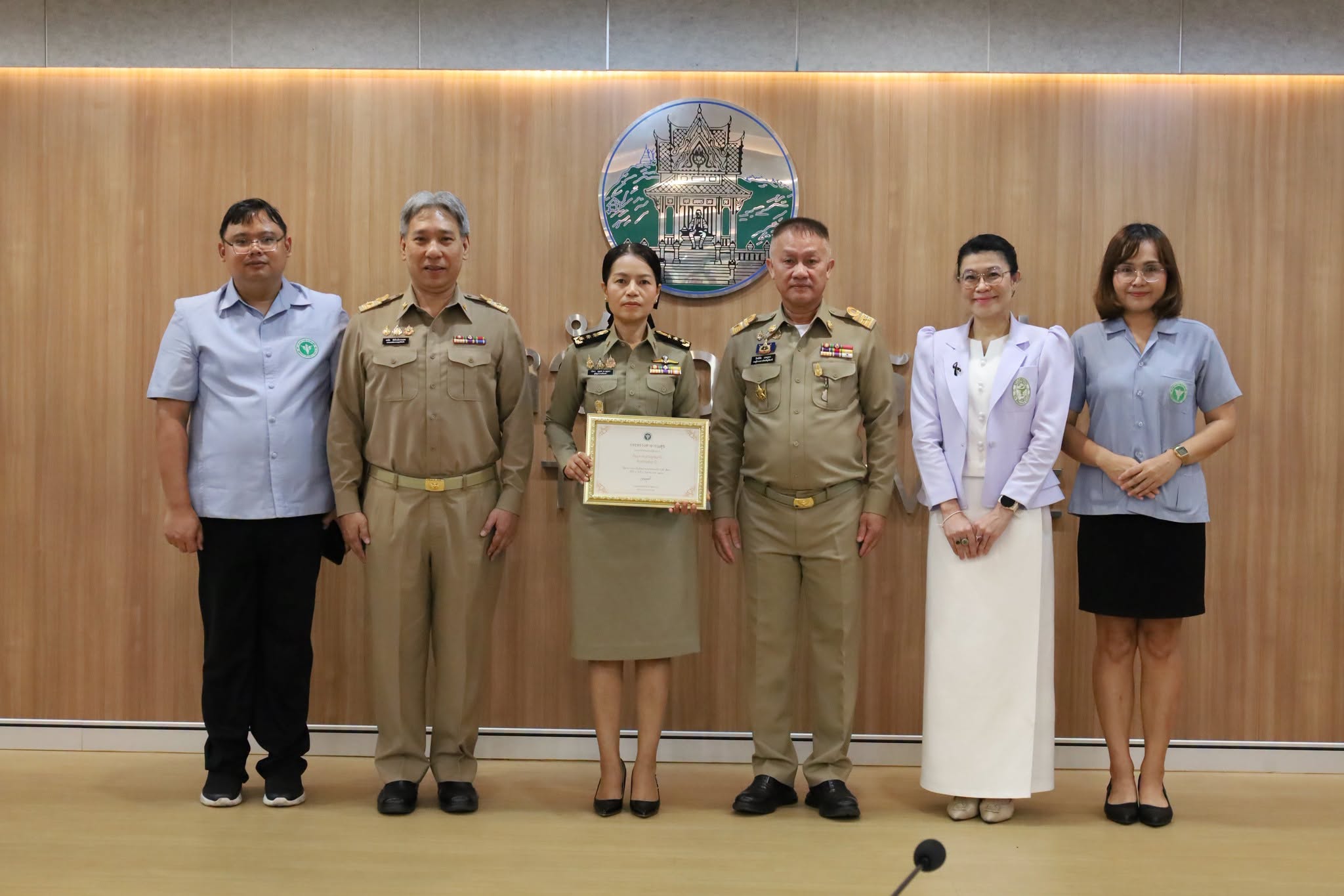 จังหวัดอุทัยธานีประชุมคณะกรมการจังหวัด ครั้งที่ 10/2569 มอบรางวัลเชิดชูเกียรติ พร้อมแนะนำผู้บริหารและหัวหน้าส่วนราชการที่ย้ายมาดำรงตำแหน่งใหม่